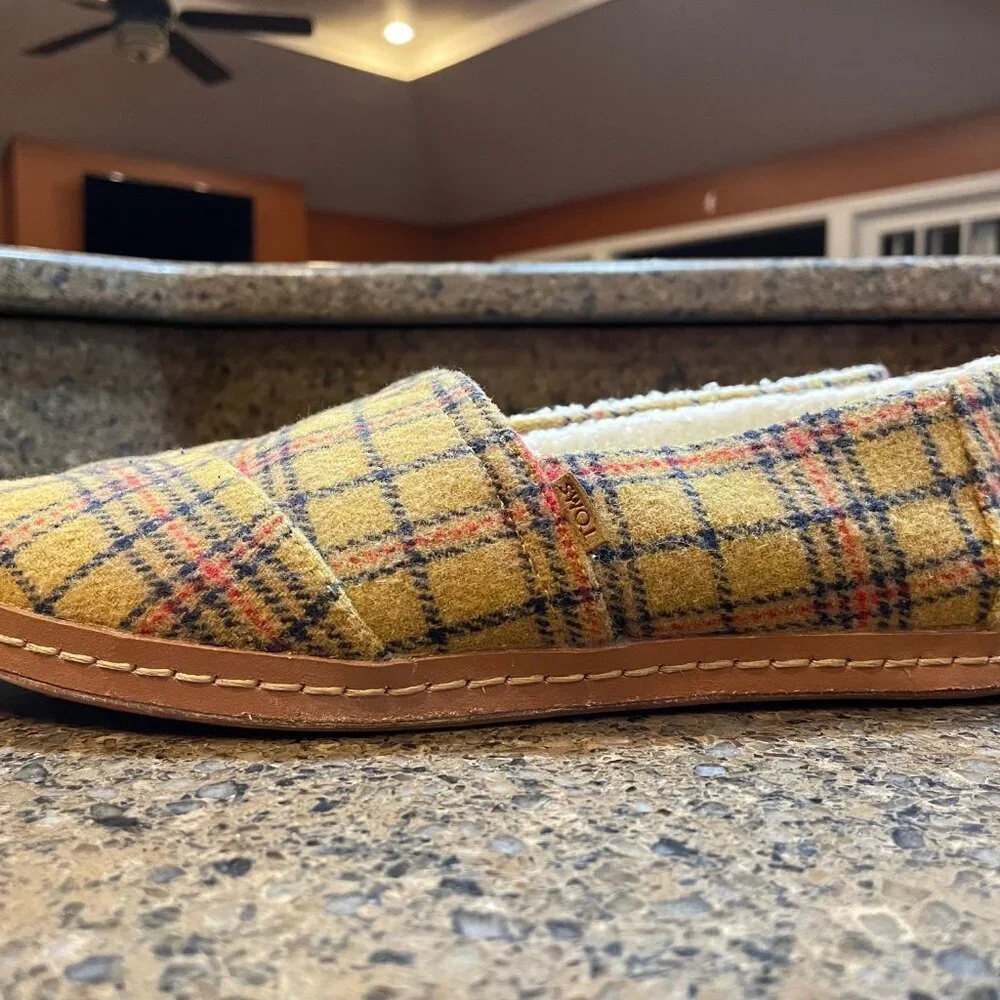 TOMS Women's Size 8.8 Alpargata Leather Wrap Buckthorn Plaid/Faux Shearling - Picture 4 of 8